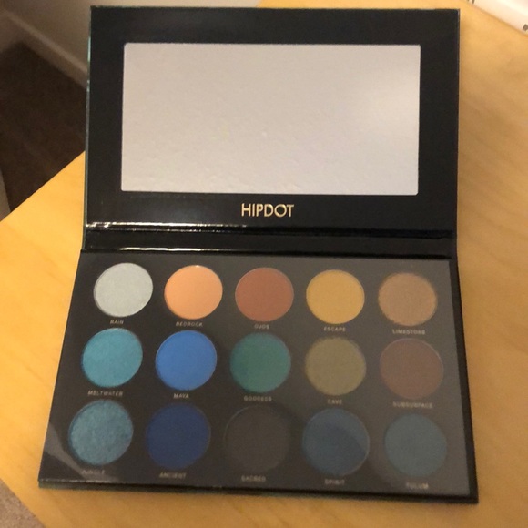 Hipdot Centre Eyeshadow Palette - Picture 4 of 5